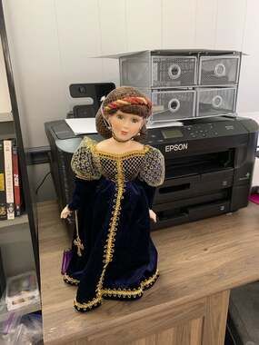 Heritage Signature Collection 16 inch Porcelain Maid Marian Renaissance Doll in